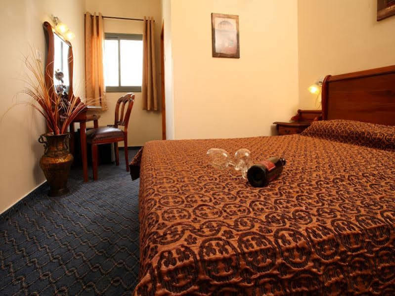 Sun City Hotel Tel Aviv Buitenkant foto